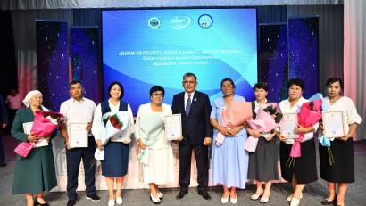 ОТЫРАРДА БІЛІМ ҚЫЗМЕТКЕРЛЕРІНІҢ ДӘСТҮРЛІ ТАМЫЗ КЕҢЕСІ ӨТТІ