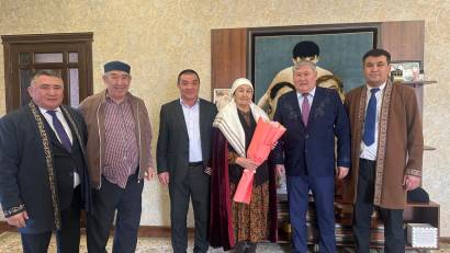 БӨЛІМ БАСШЫСЫ АРДАГЕР ҰСТАЗДАРДЫ МЕРЕКЕМЕН ҚҰТТЫҚТАДЫ